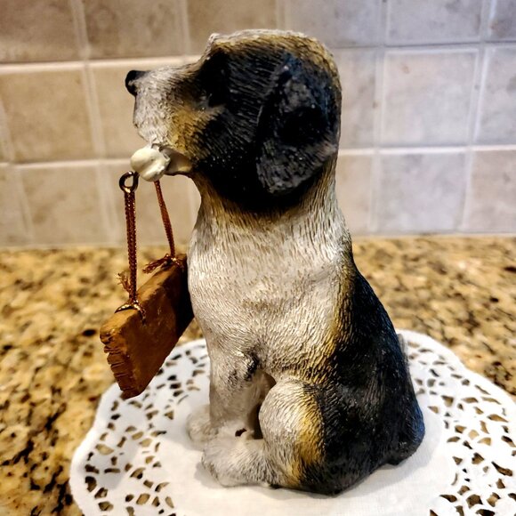 Dog Figurine holding "Welcome" Sign ~ CUTE - Picture 2 of 4